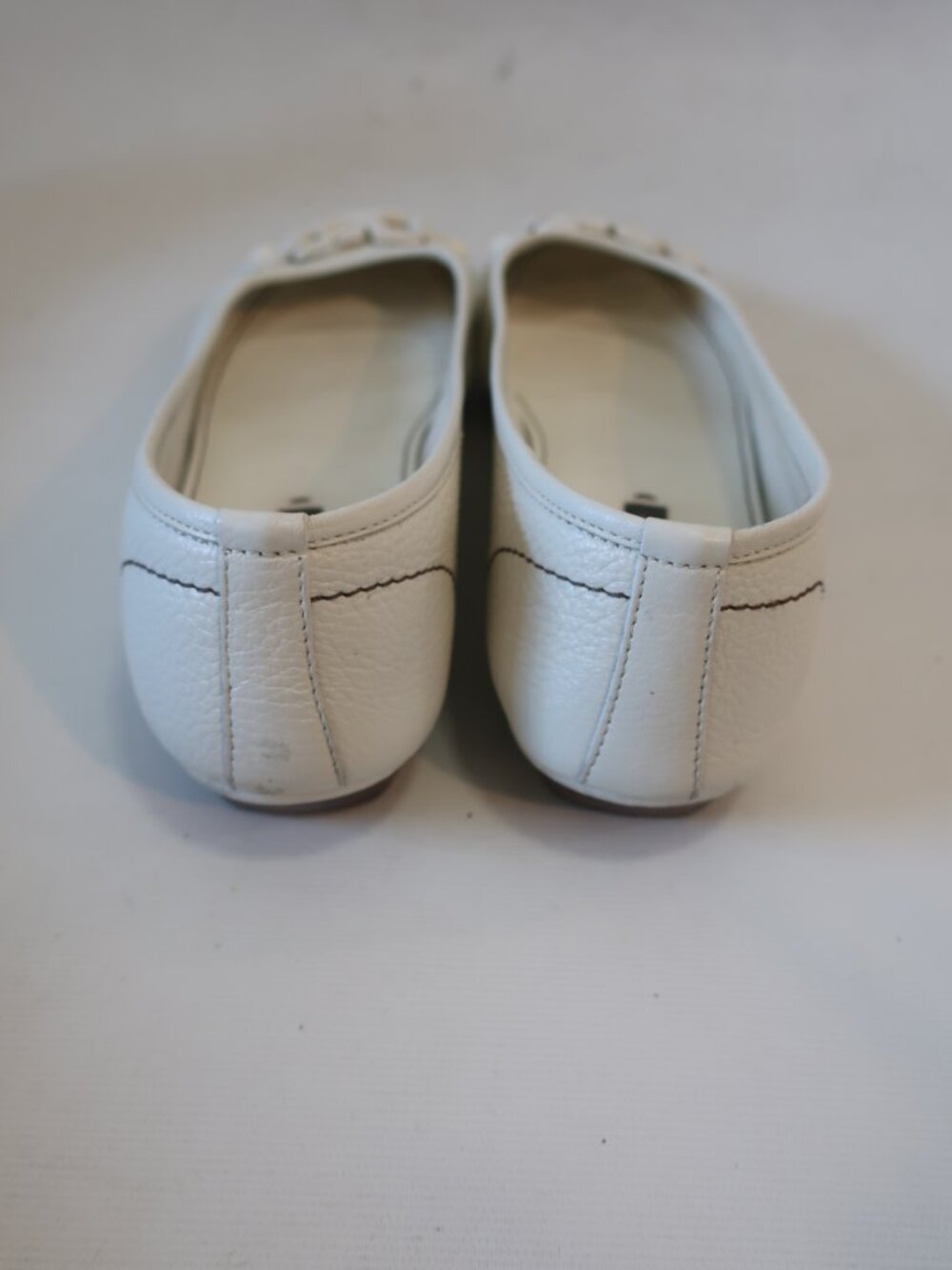 Women Louis Vuitton Ivory Pebbled Leather Flats W/Metal LV Logo 38 EUR/US 8 - Picture 7 of 10